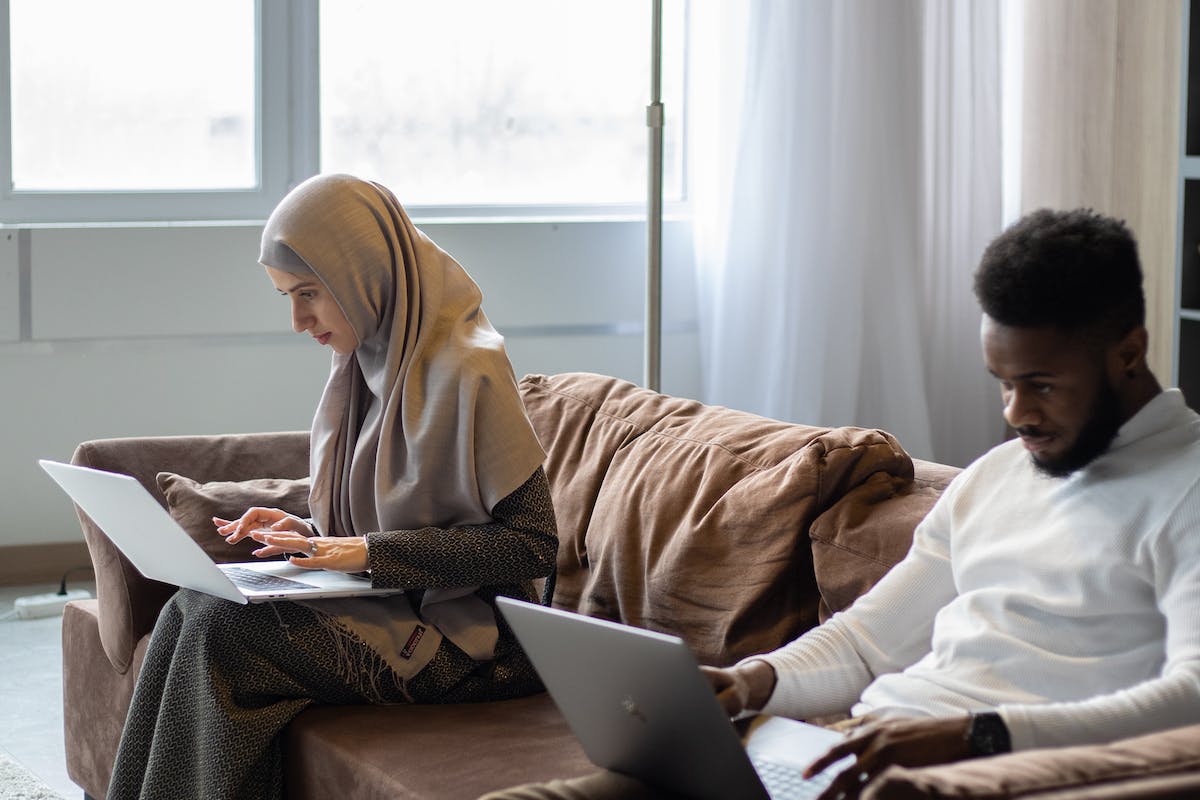 muslim couple on the laptop on zoom